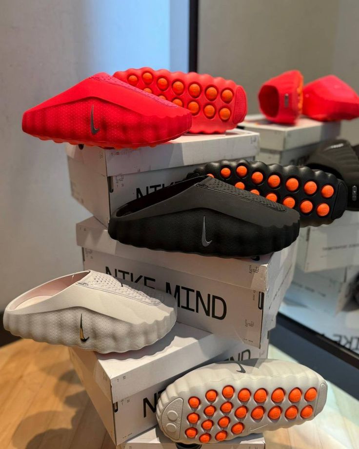 <p><strong>NIKE MIND</strong></p>